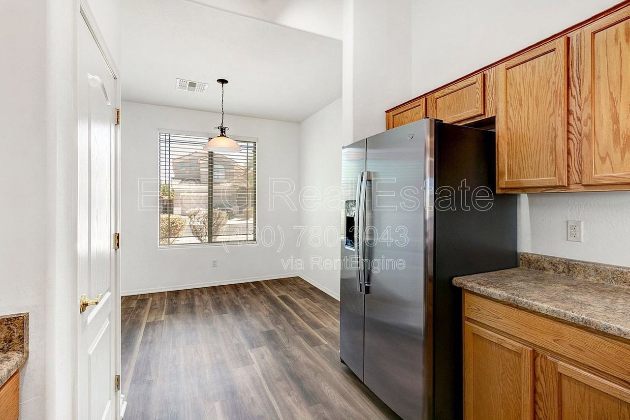 17228 W Elm St - Photo 7 of 30