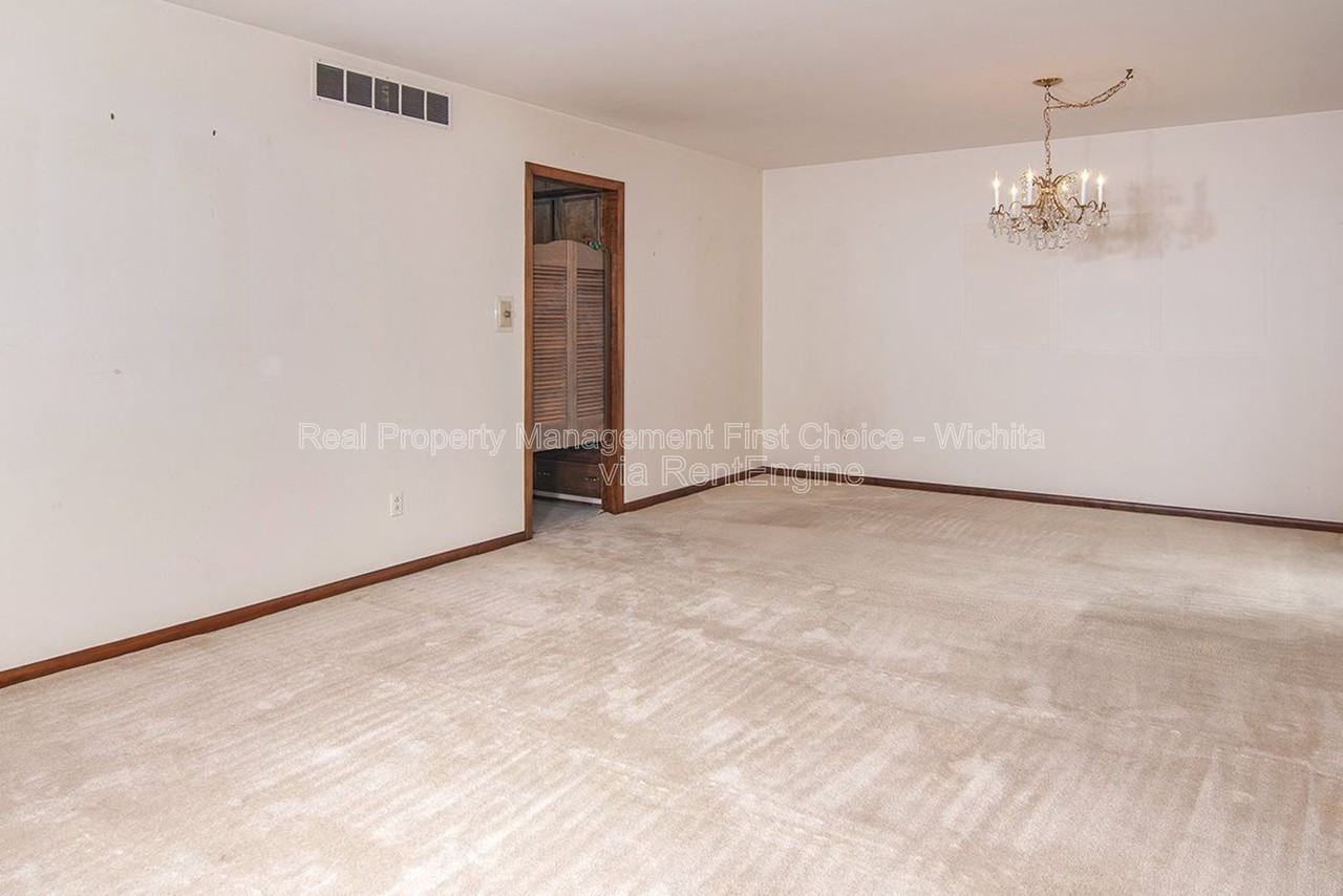 244 N Live Oak Ln - Photo 6 of 31