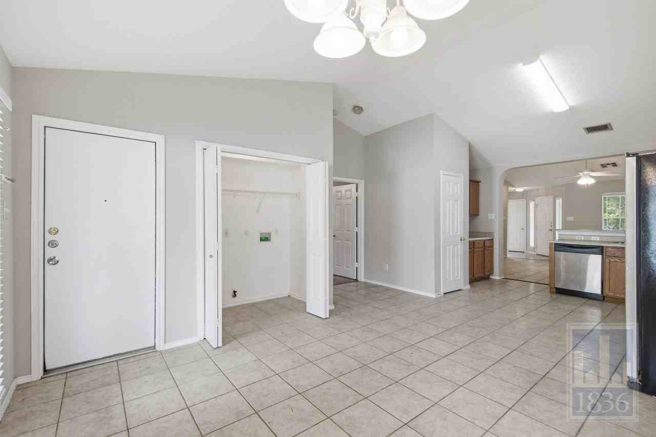 437 Sampson - Photo 3 of 50