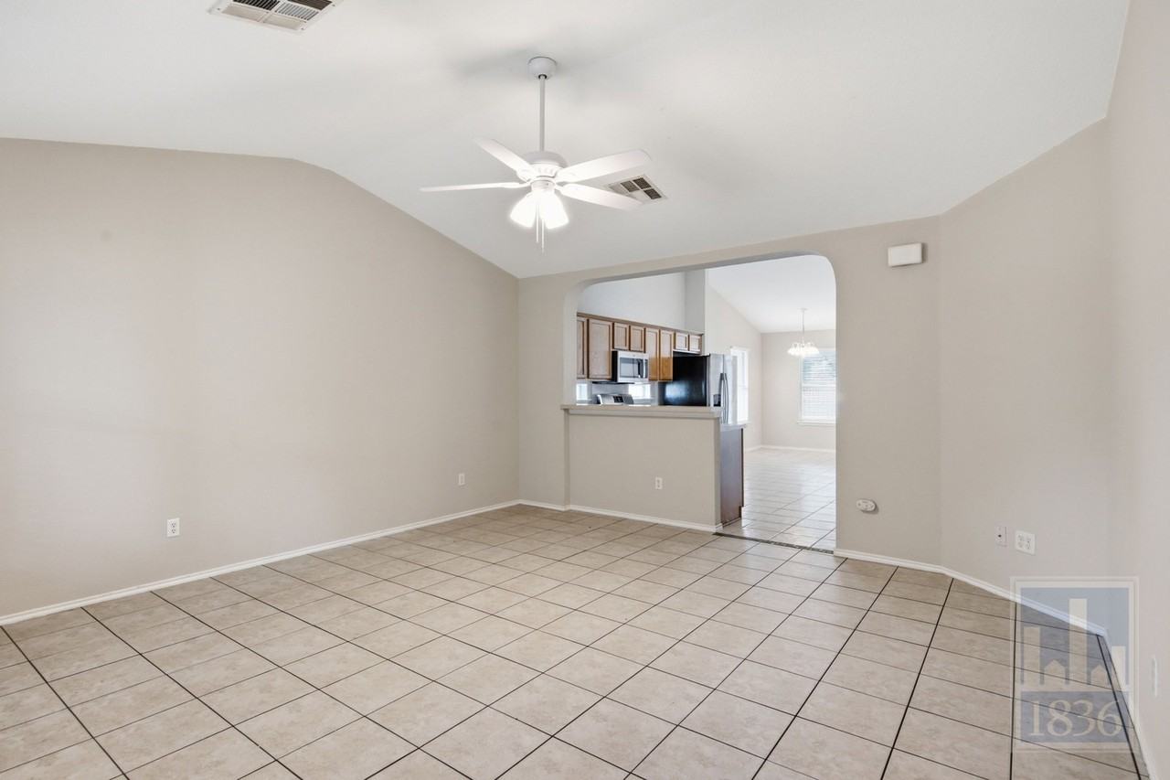 437 Sampson - Photo 4 of 50
