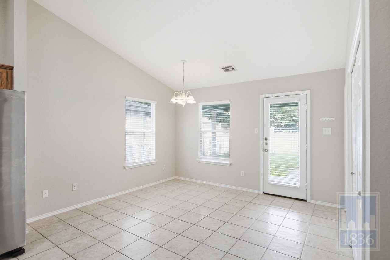 437 Sampson - Photo 5 of 50