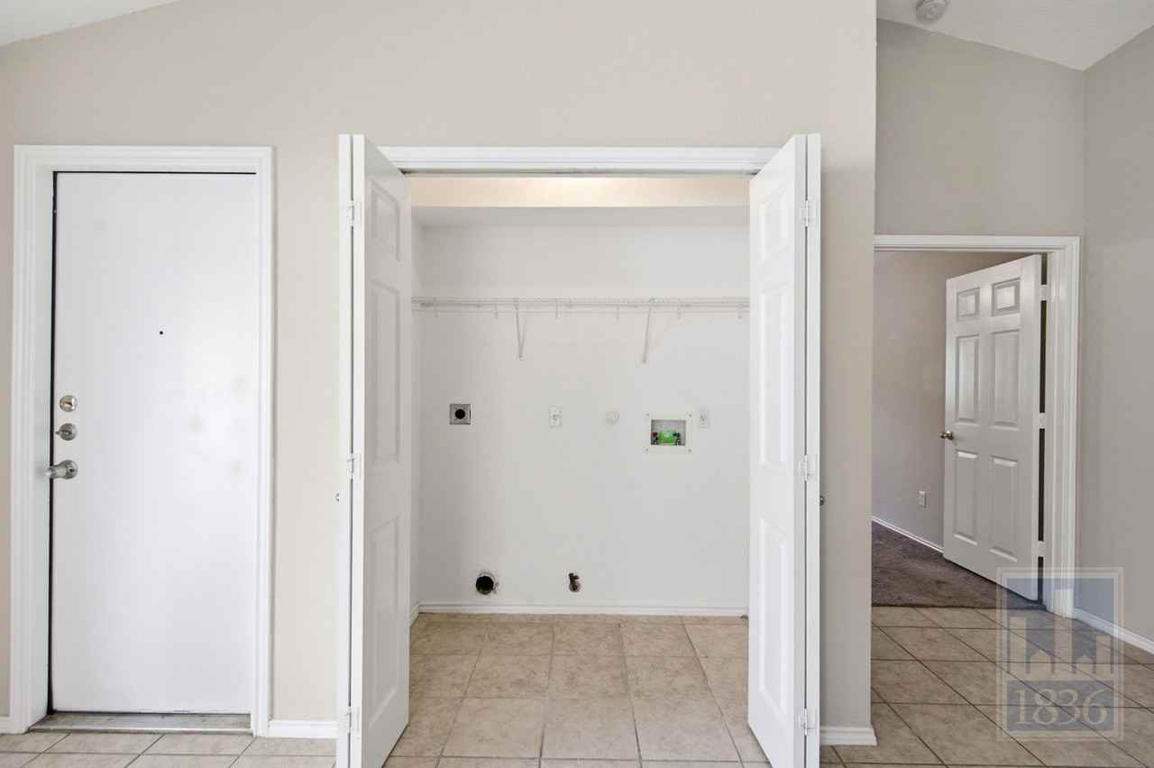 437 Sampson - Photo 7 of 50