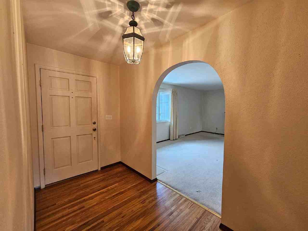 250 E Graves Ave - Photo 3 of 23