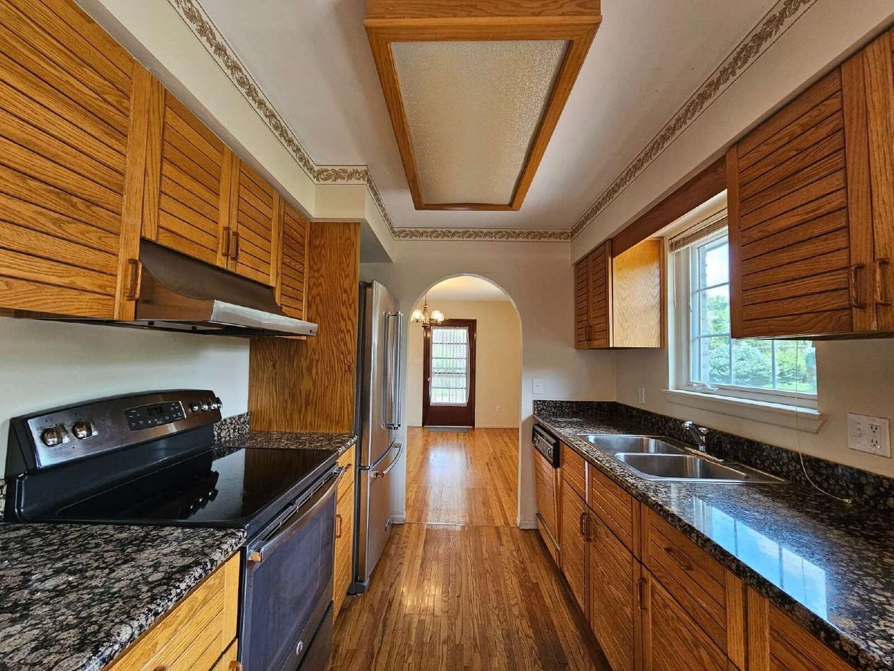 250 E Graves Ave - Photo 6 of 23