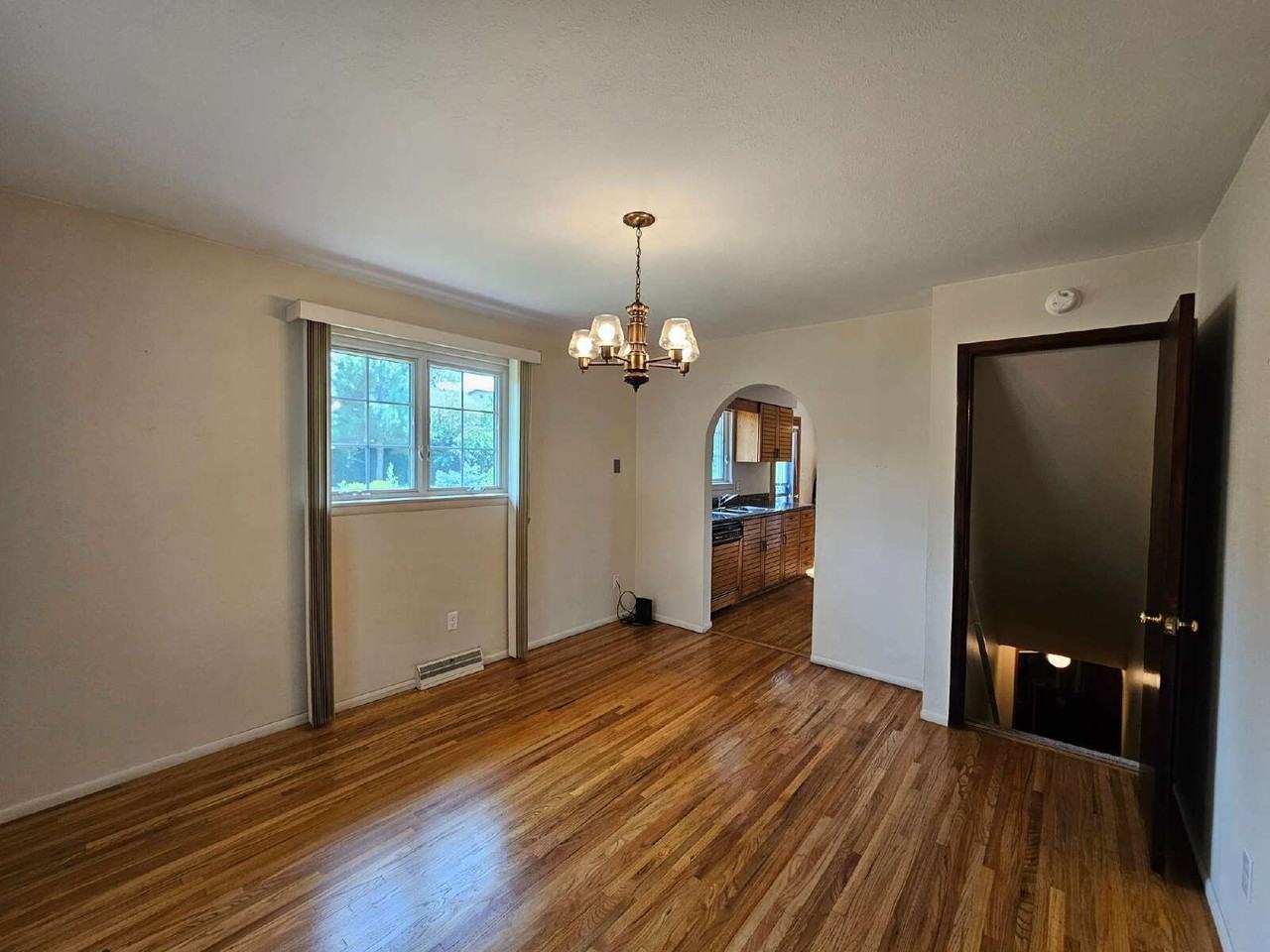 250 E Graves Ave - Photo 7 of 23