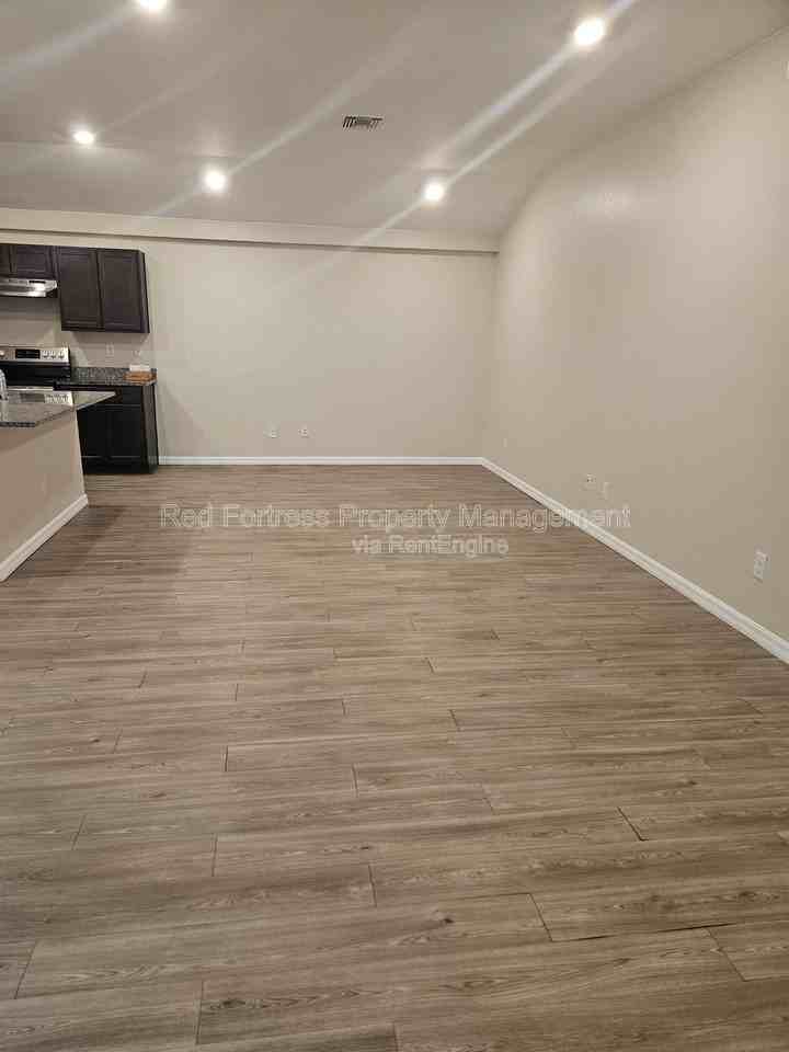 1955 Laverna Ave - Photo 4 of 10