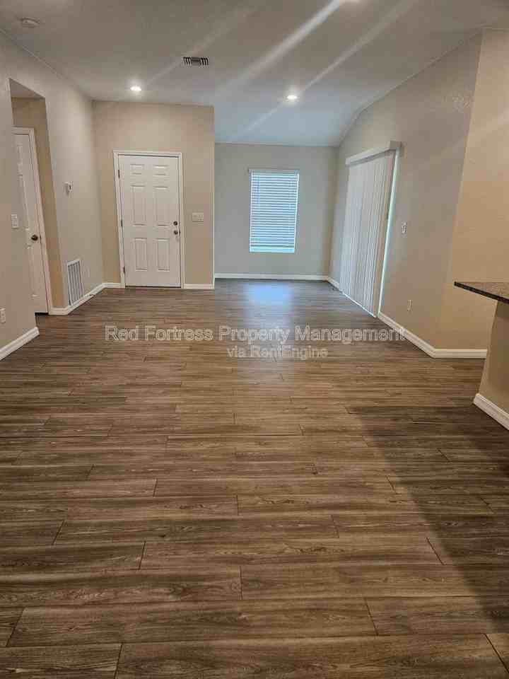 1955 Laverna Ave - Photo 5 of 10