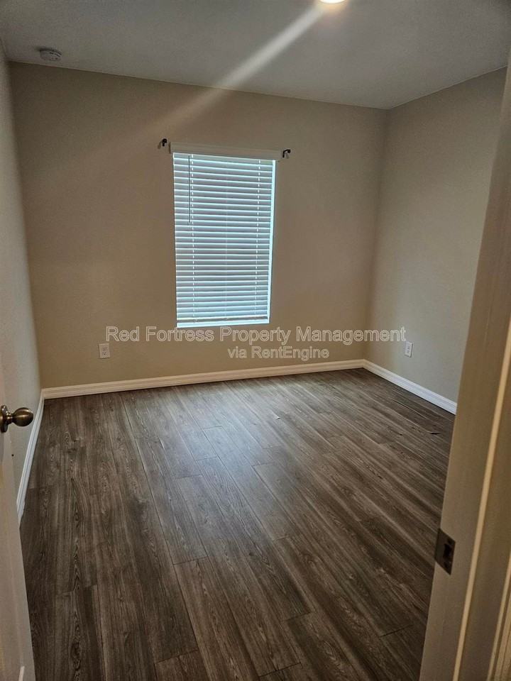 1955 Laverna Ave - Photo 6 of 10