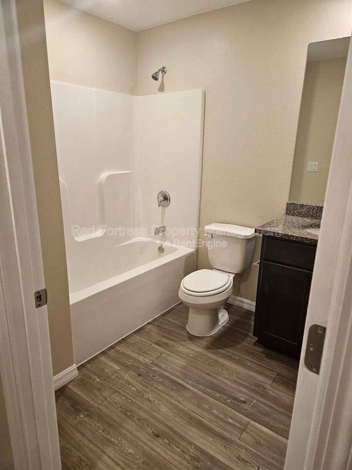 1955 Laverna Ave - Photo 7 of 10