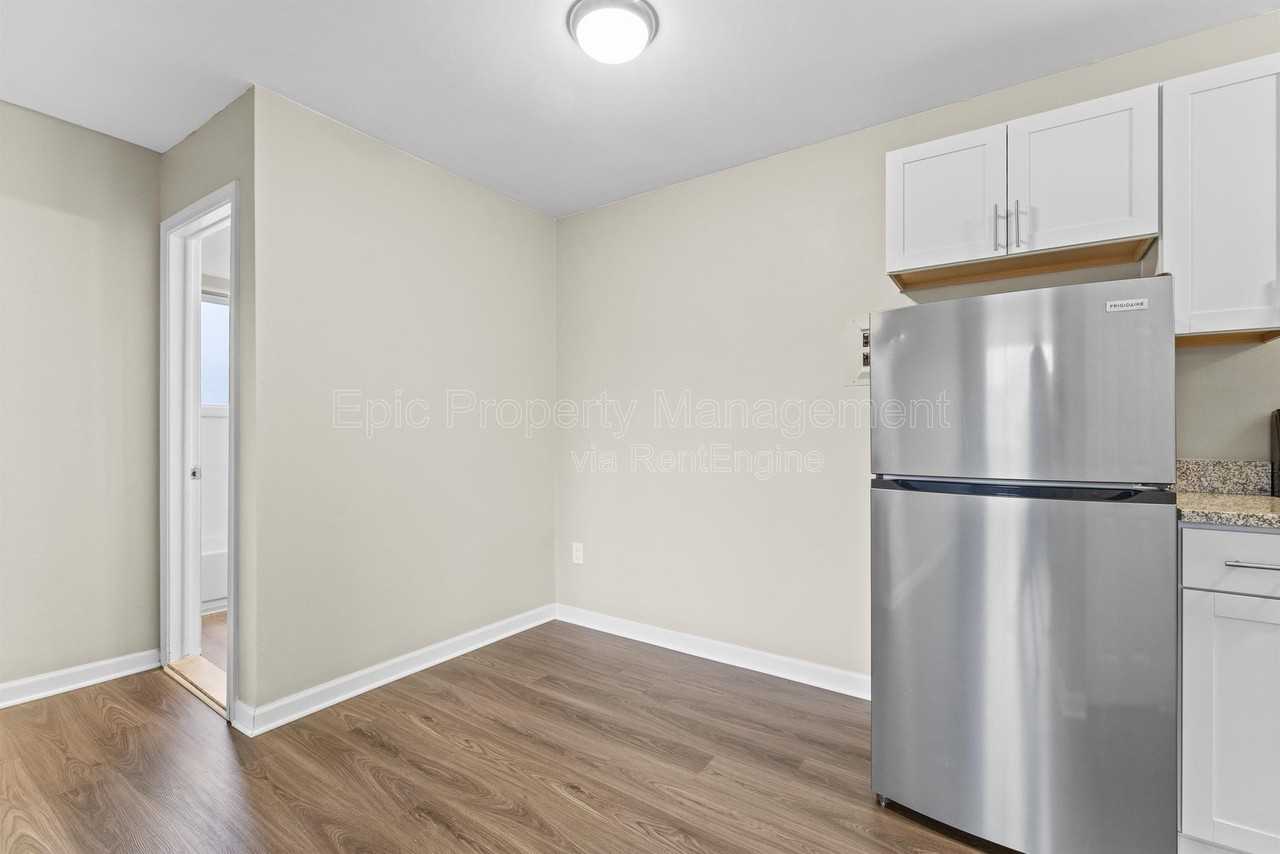 1427 Ford Ave #1427-1 - Photo 3 of 9