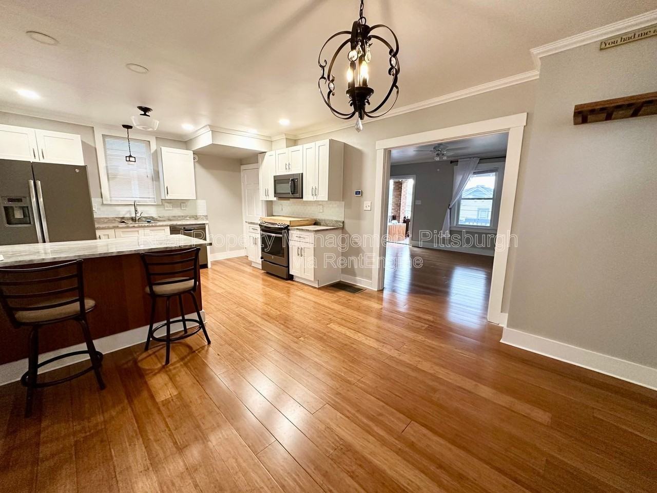 1112 Kelton Ave - Photo 3 of 17