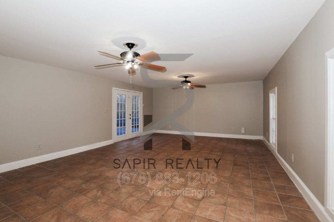 1441 Boulevard Lorraine Sw - Photo 5 of 22