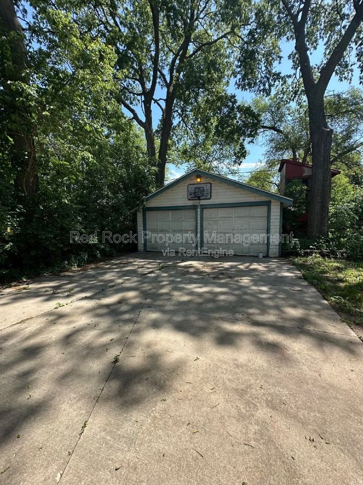 835 Elm St - Photo 5 of 26