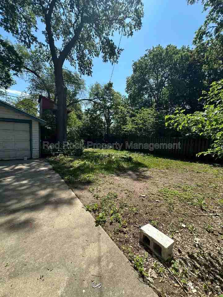 835 Elm St - Photo 6 of 26