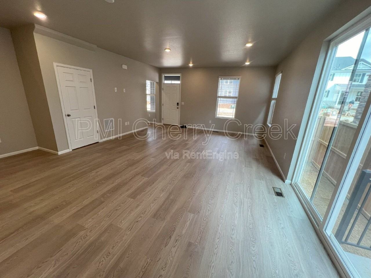 741 N Tempe St - Photo 4 of 44