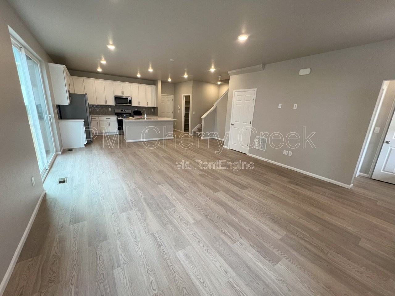 741 N Tempe St - Photo 6 of 44