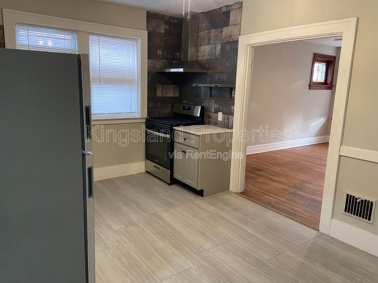5015 Mardel Ave - Photo 4 of 9