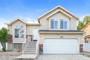 featured image of 1922 W Quarter Horse Ave