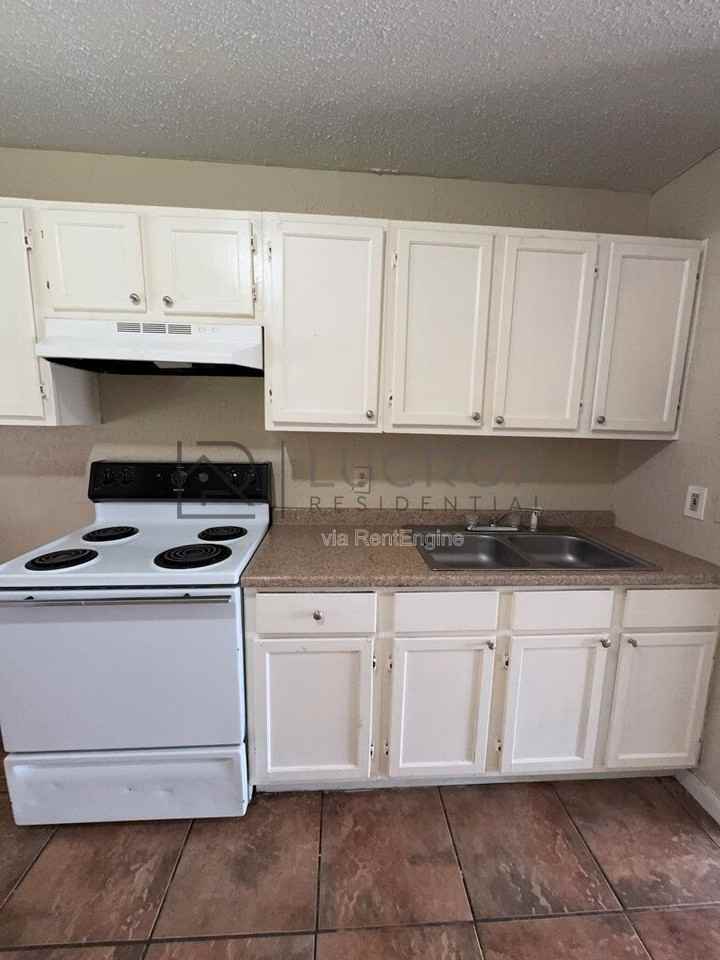 4345 W Capitol St #B4 - Photo 3 of 10