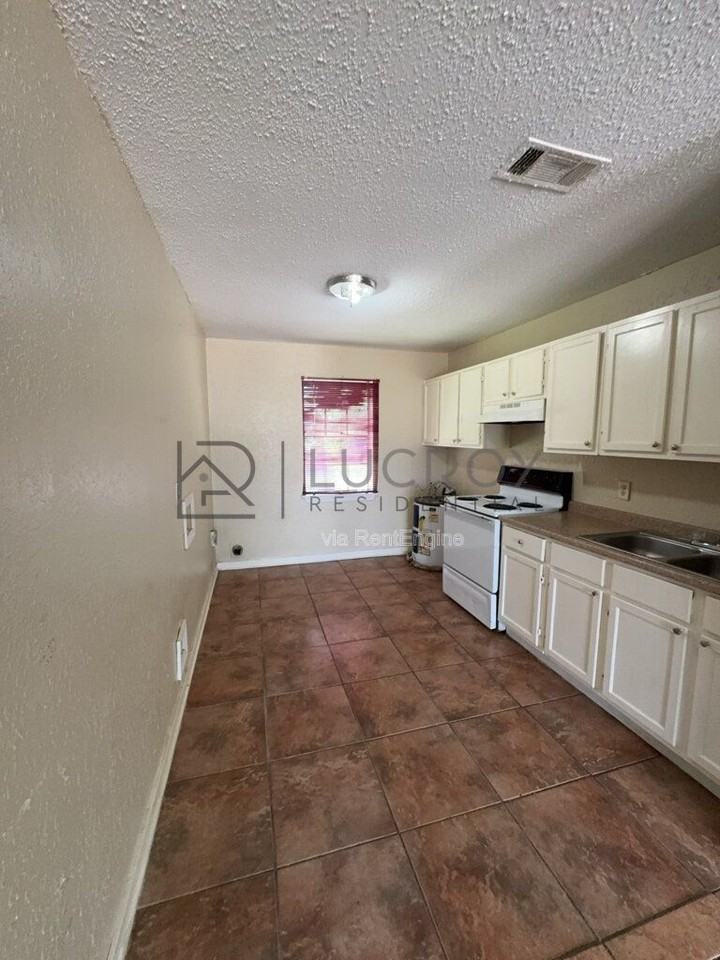 4345 W Capitol St #B4 - Photo 4 of 10