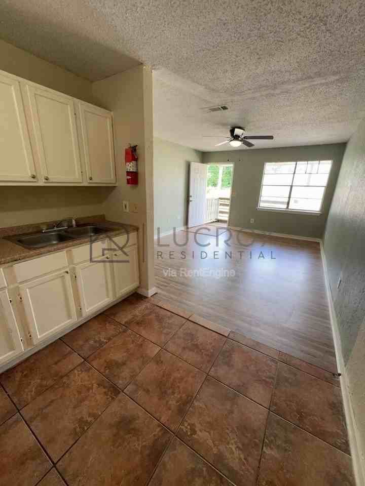 4345 W Capitol St #B4 - Photo 5 of 10