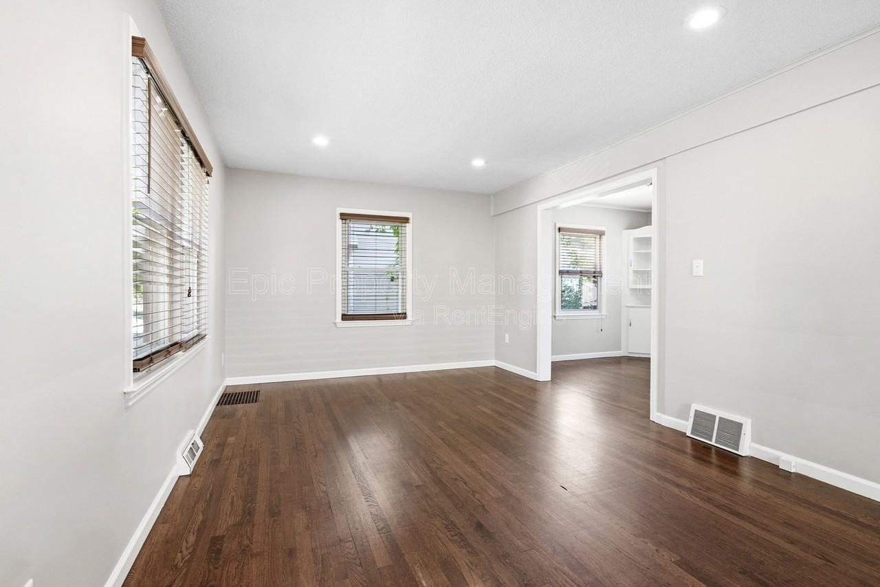 12769 Mercier St - Photo 7 of 15