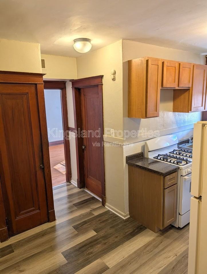 4226 Neosho St #4 - Photo 5 of 10