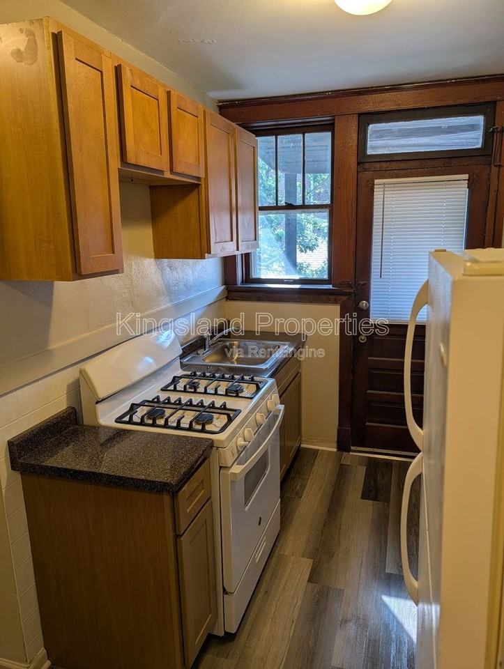 4226 Neosho St #4 - Photo 6 of 10