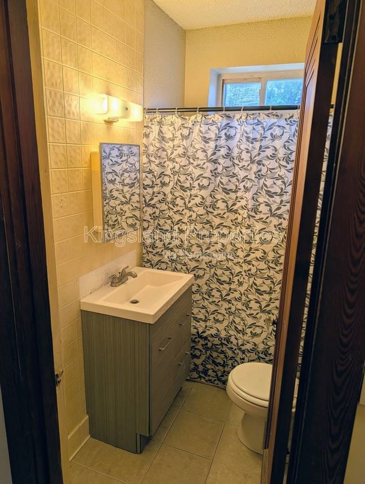 4226 Neosho St #4 - Photo 7 of 10