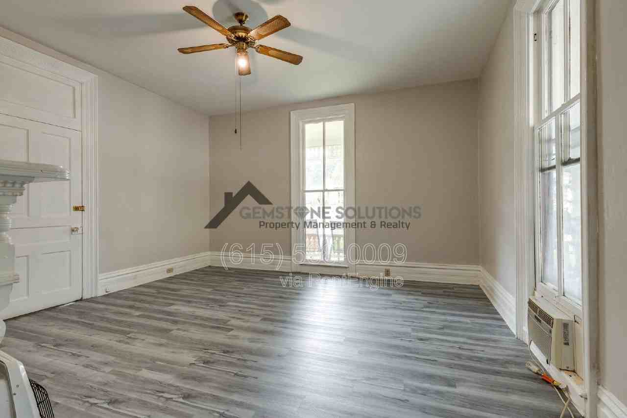 322 W 12th St #1-1 - Photo 7 of 21