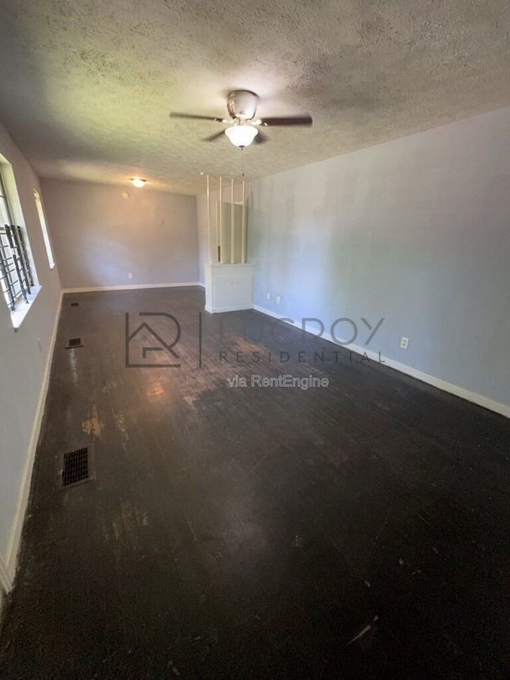 1339 Maria Dr - Photo 4 of 16