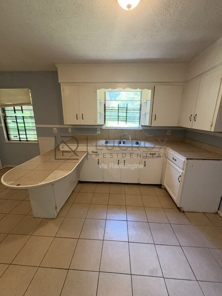 1339 Maria Dr - Photo 6 of 16