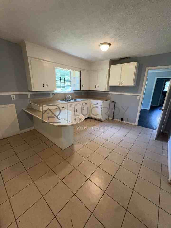 1339 Maria Dr - Photo 7 of 16