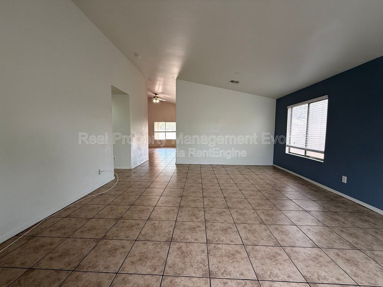 1225 W Shumway Farm Rd - Photo 3 of 29