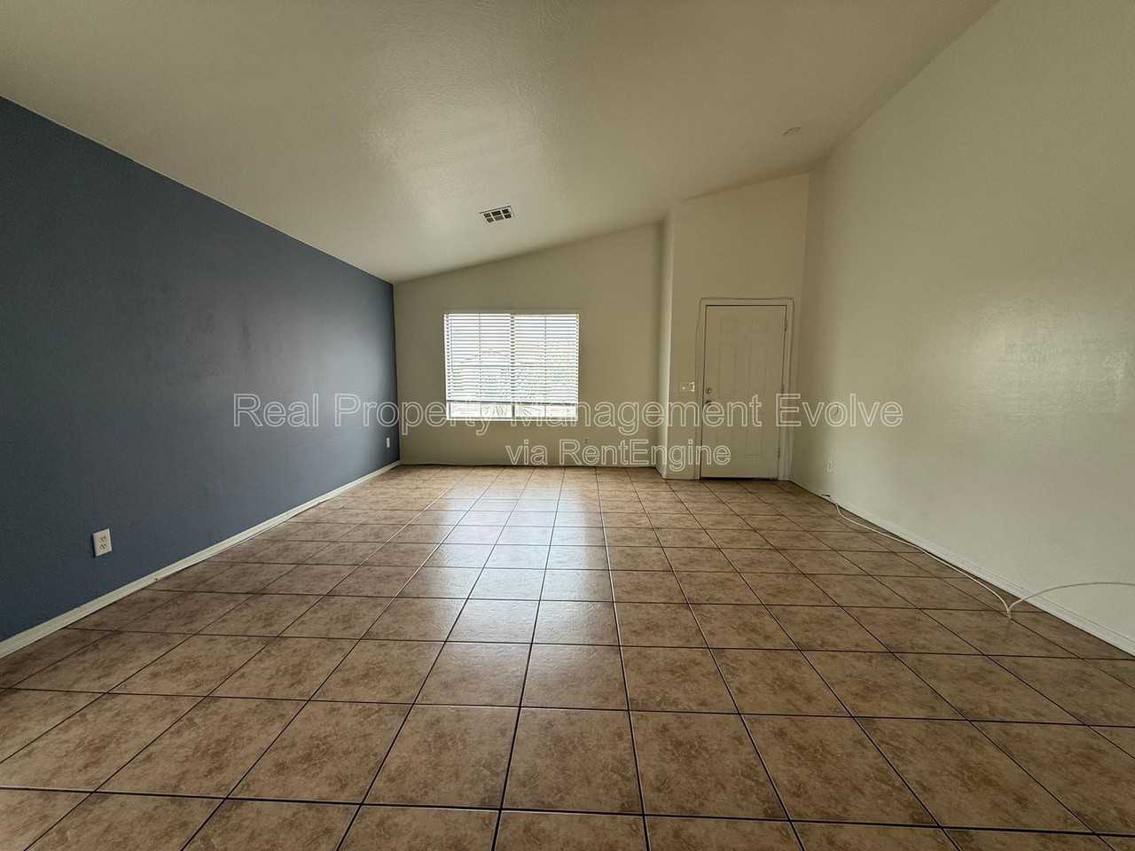 1225 W Shumway Farm Rd - Photo 4 of 29