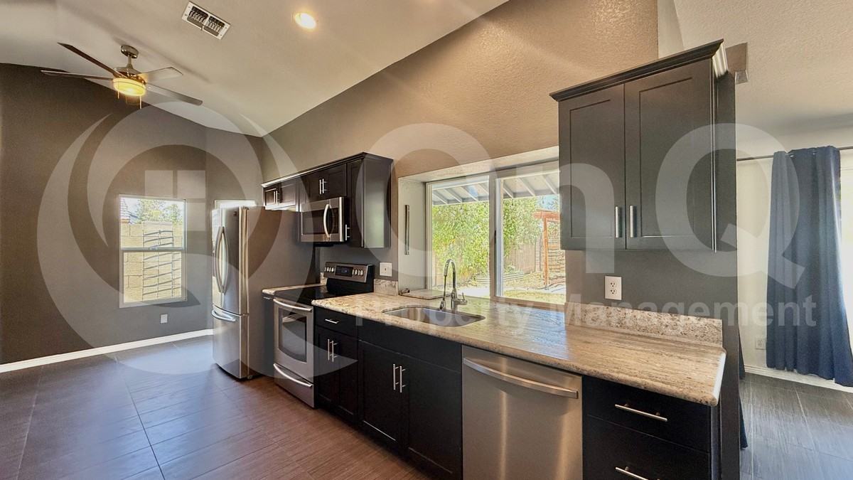 18439 N 56th Dr - Photo 4 of 20