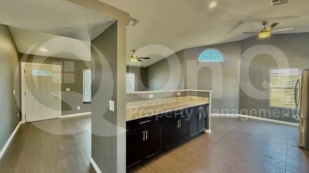 18439 N 56th Dr - Photo 5 of 20