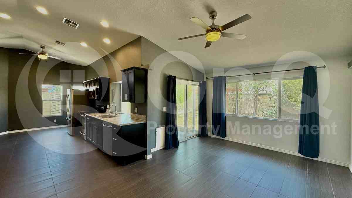 18439 N 56th Dr - Photo 6 of 20