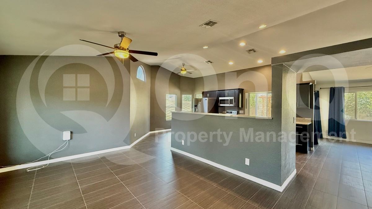 18439 N 56th Dr - Photo 7 of 20