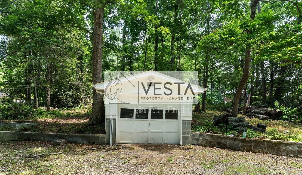12 La Salle Ln - Photo 2 of 19