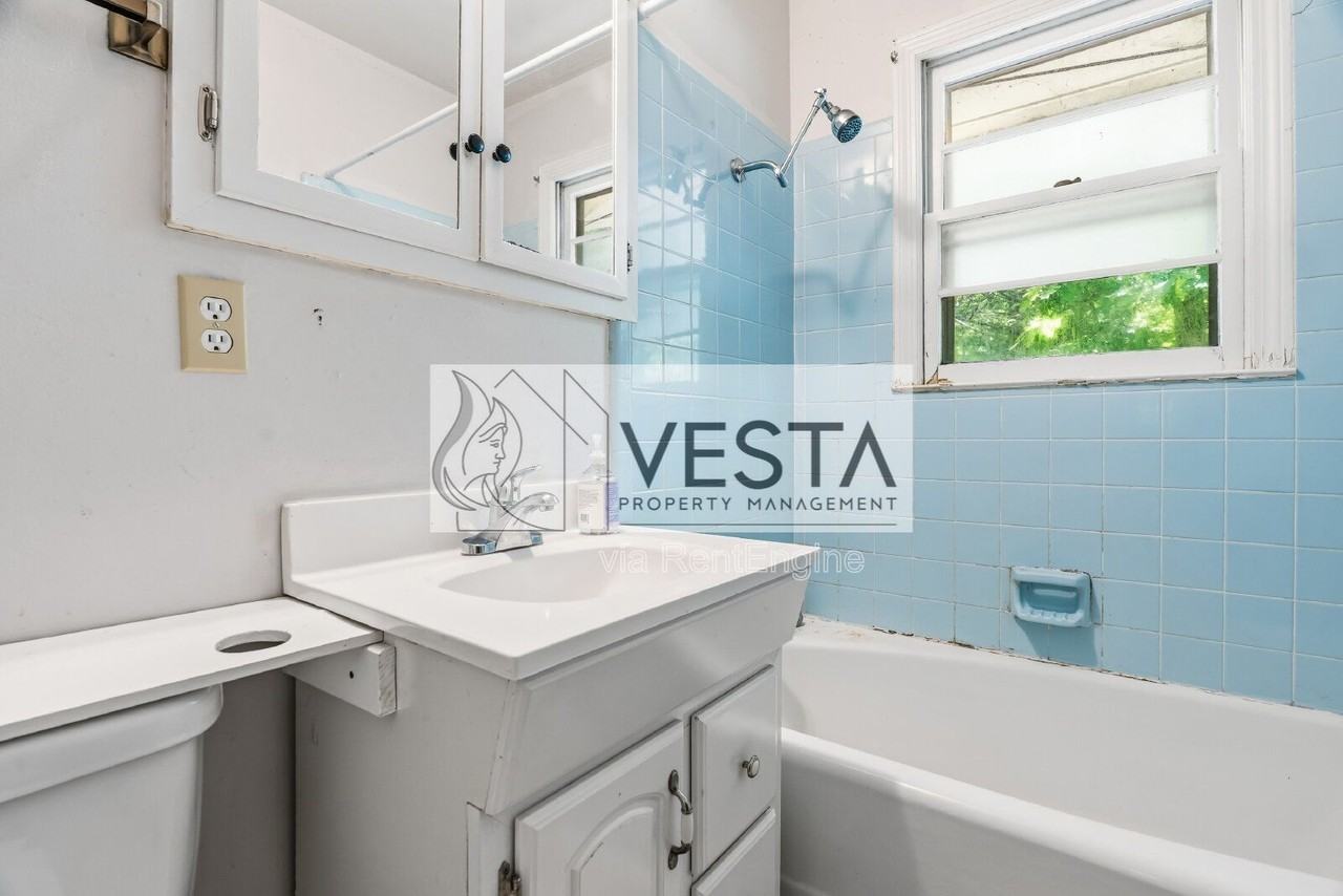 12 La Salle Ln - Photo 5 of 19