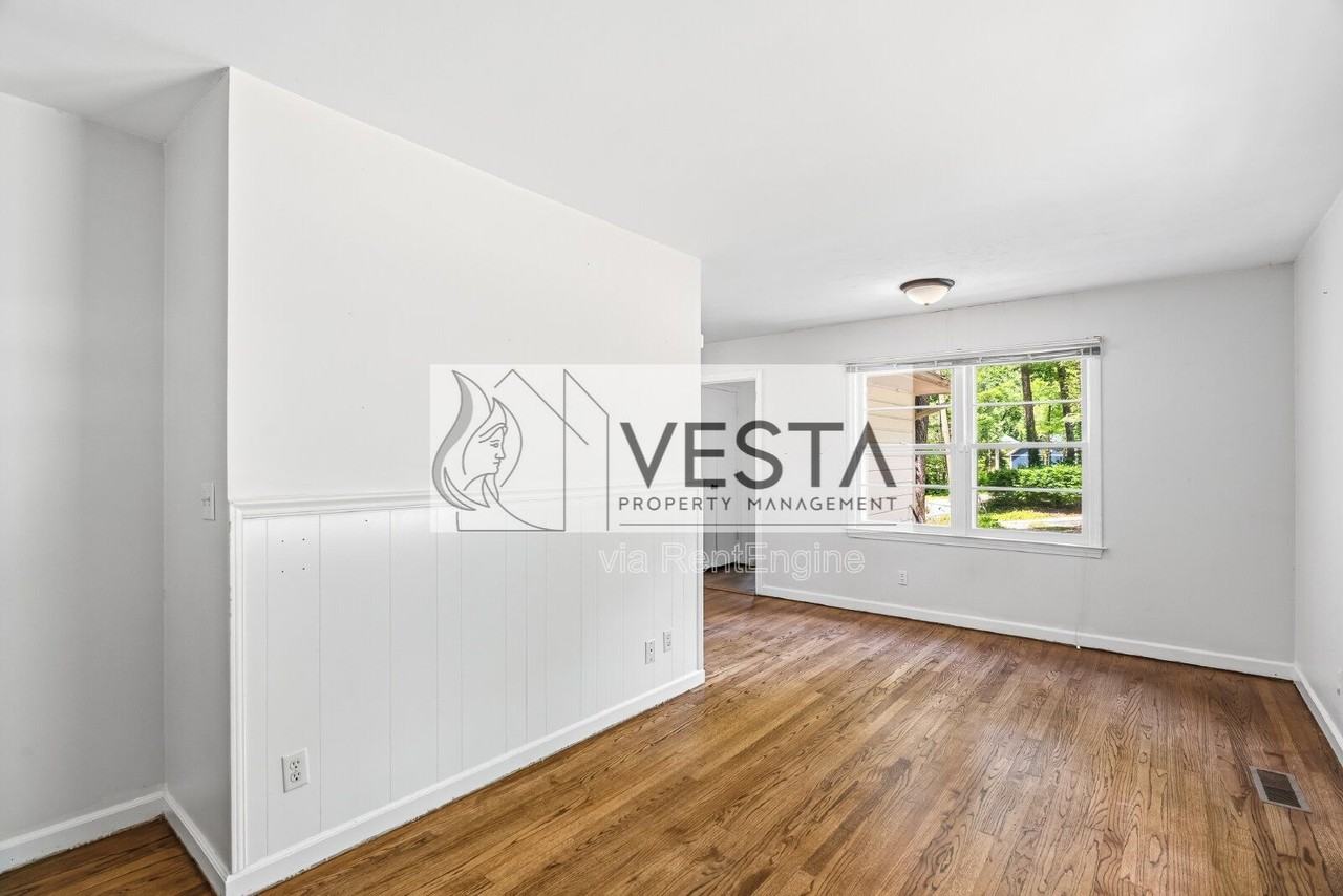 12 La Salle Ln - Photo 6 of 19