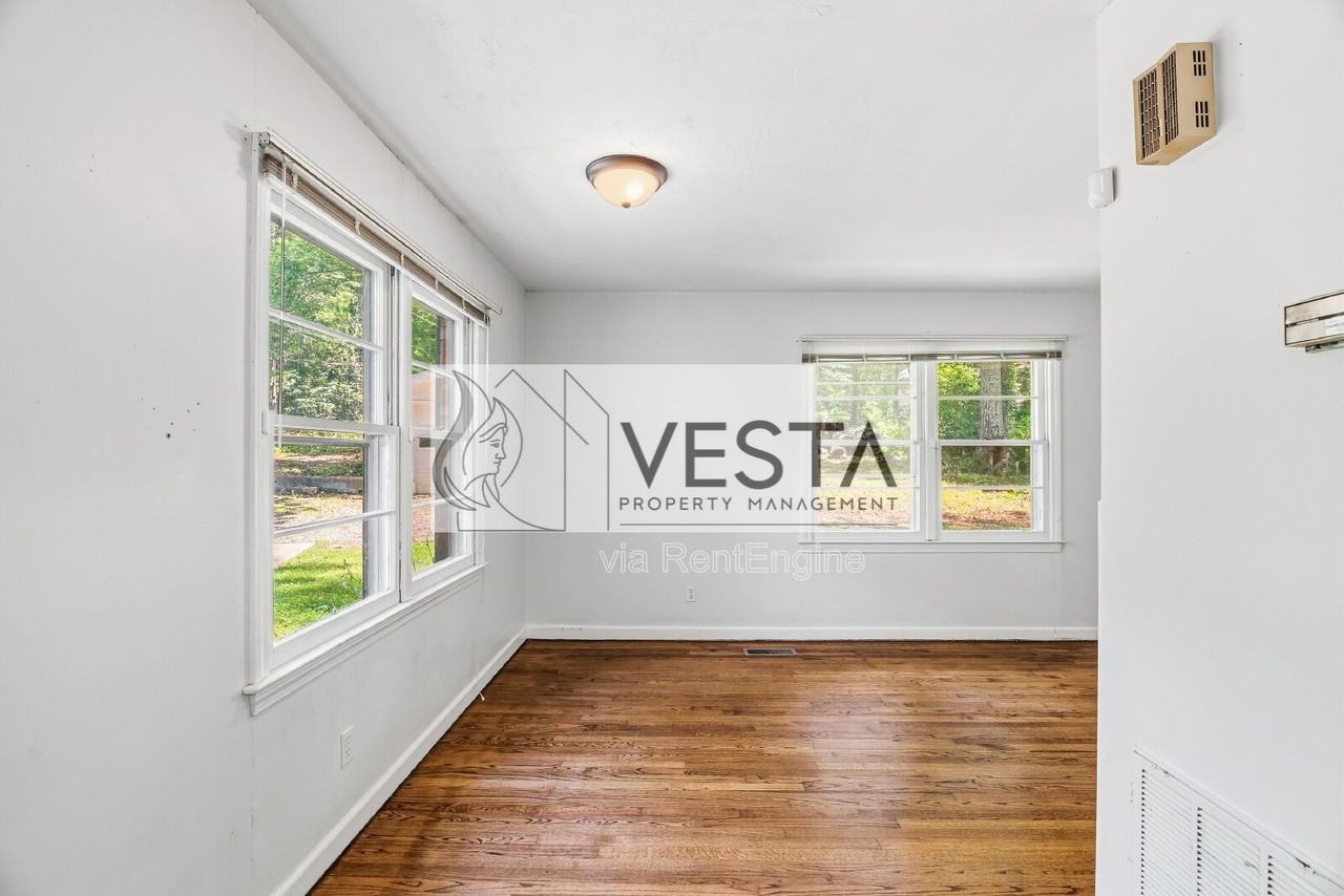 12 La Salle Ln - Photo 7 of 19