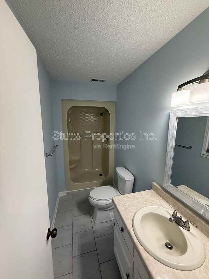 913 Waverly Ave - Photo 7 of 11