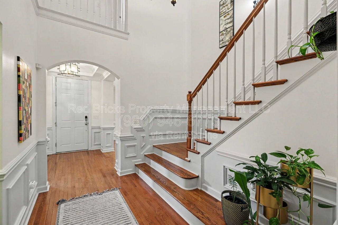 10644 Euclid Ave Nw - Photo 5 of 36