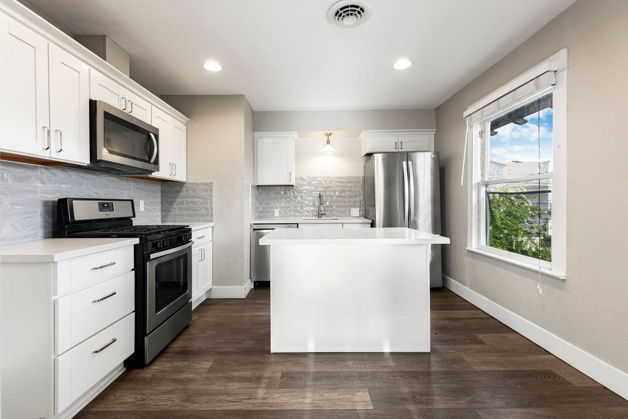 5532 N Haight Ave - Photo 3 of 21