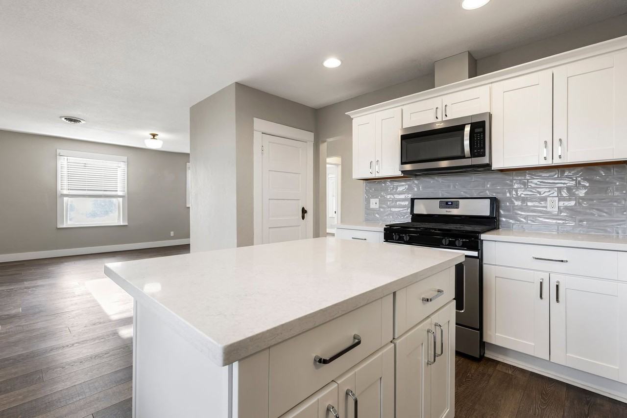 5532 N Haight Ave - Photo 4 of 21