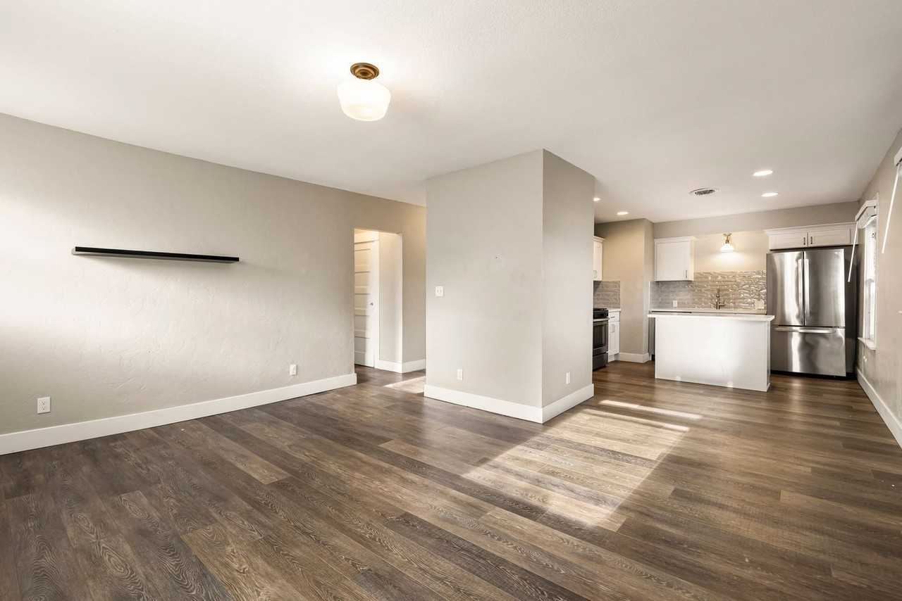 5532 N Haight Ave - Photo 5 of 21