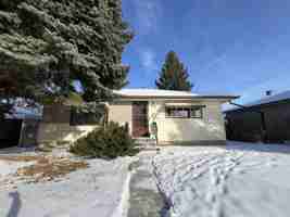 featured image of 1009 18 St N