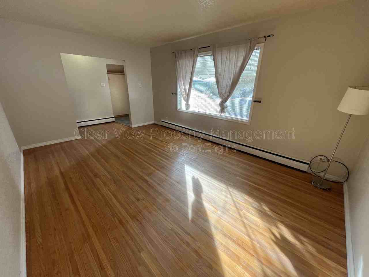 1009 18 St N - Photo 2 of 24